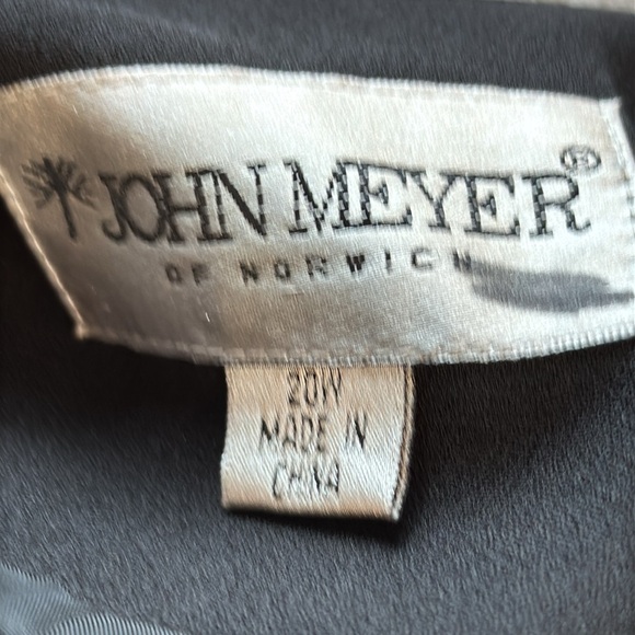 Elegant Black Embellished Women's Jacket - Picture 7 of 11